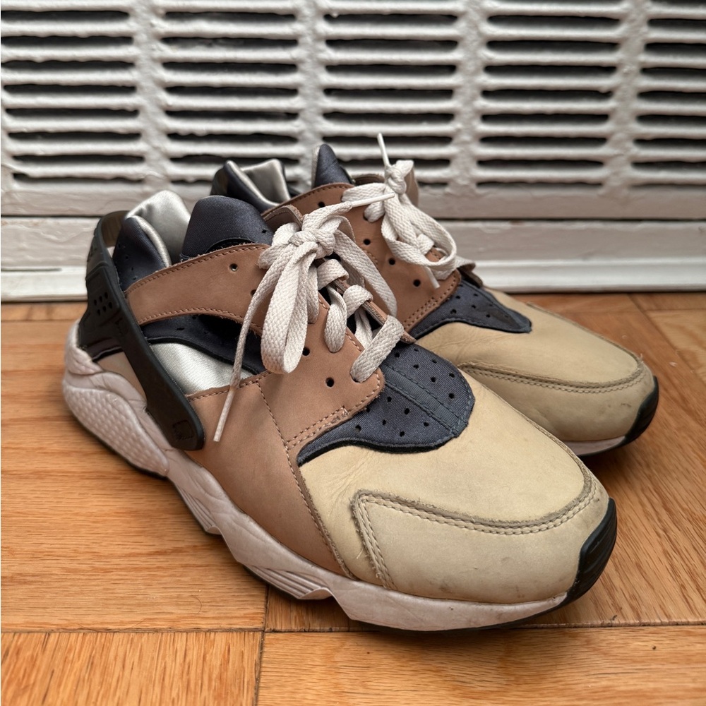 Nike hurache in a cute rare colorway! Womens 8.5